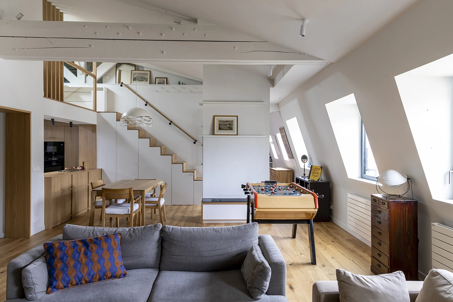 Rénovation thermique et restructuration d’un appartement sous les toits, de 130 m² à Paris 7